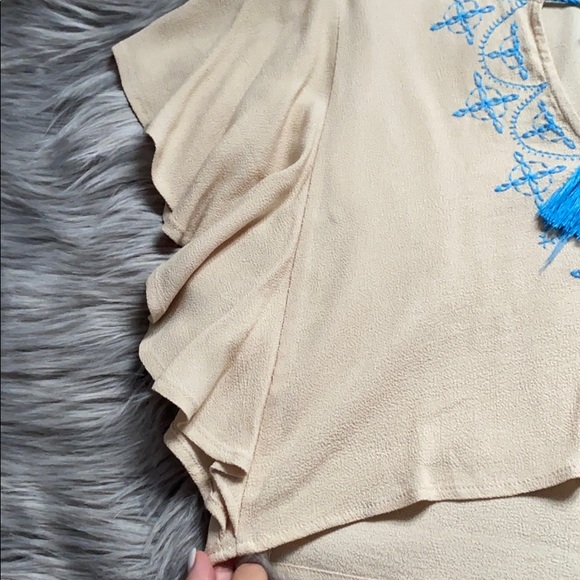 NWOT TOBI Cream Short Sleeve Blouse - Picture 4 of 7